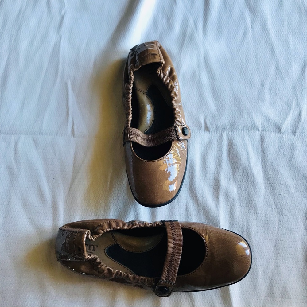Born Brown Shoes - Picture 4 of 11
